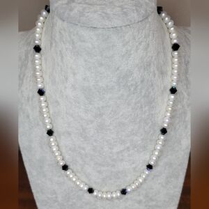 Elegant Pearl and Black Crystal Necklace